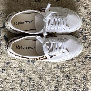 | Superga Sneakers |